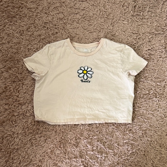Levi's Tops - Levi's Womens light pink Tee with Daisy Motif